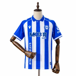 Catálogo LaGrada camiseta alavés en maniquí de madera