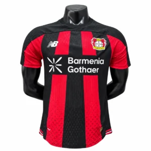 Catálogo LaGrada camiseta bayer leverkusen en maniquí negro