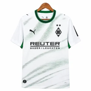 camiseta blanca del borussia con detalles verdes