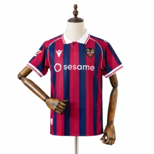 Catálogo LaGrada camiseta del levante ud en maniquí