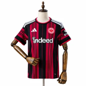 maniquí con camiseta de fútbol a rayas rojinegras