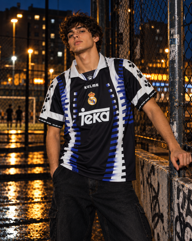 retrato nocturno en la cancha urbana